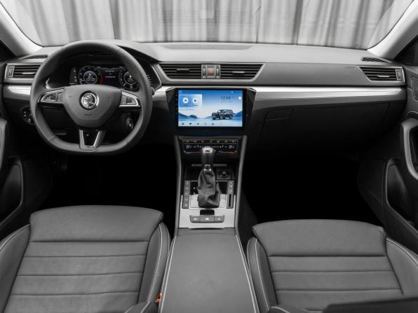 Skoda Superb III Рестайлинг с пробегом 2025 года, цена 3 140 000 рублей, 23275 км, лифтбек, Автокод Объявления