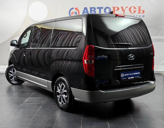 Hyundai H-1 II Рестайлинг 2 с пробегом 2019 года, цена 2 333 000 рублей, 253247 км, минивэн, Автокод Объявления