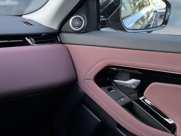 Новый Land Rover Range Rover Evoque II Рестайлинг 2025 года, цена 5 990 000 рублей, внедорожник, Автокод Объявления