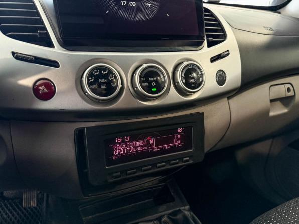 Mitsubishi L200 IV с пробегом 2013 года, цена 1 297 000 рублей, 306727 км, пикап, Автокод Объявления