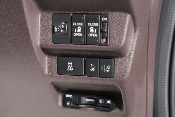 Honda Freed II с пробегом 2017 года, цена 1 599 000 рублей, 73000 км, компактвэн, Автокод Объявления