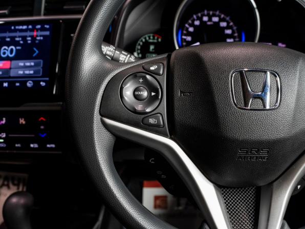 Honda Fit III Рестайлинг с пробегом 2017 года, цена 1 250 000 рублей, 30200 км, хэтчбек, Автокод Объявления