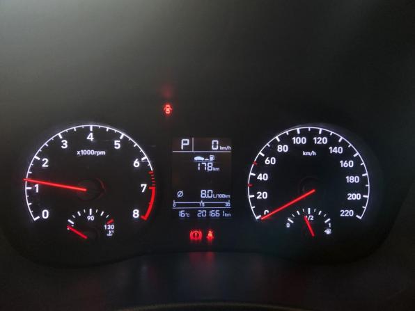 Hyundai Solaris II с пробегом 2017 года, цена 999 000 рублей, 201000 км, седан, Автокод Объявления