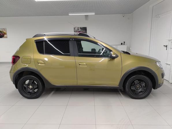 Renault Sandero II с пробегом 2015 года, цена 961 000 рублей, 136614 км, хэтчбек, Автокод Объявления