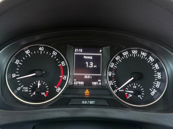 Skoda Rapid I с пробегом 2015 года, цена 1 050 000 рублей, 227995 км, лифтбек, Автокод Объявления