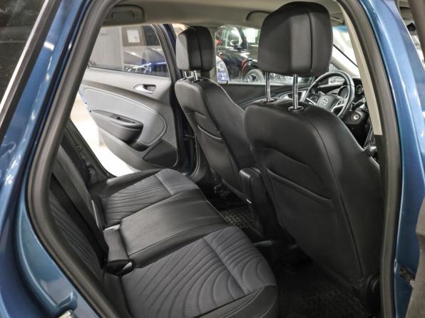 Opel Astra J Рестайлинг с пробегом 2013 года, цена 827 000 рублей, 214353 км, хэтчбек, Автокод Объявления