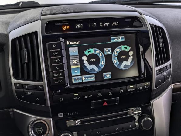 Toyota Land Cruiser 200 Series Рестайлинг 1 с пробегом 2012 года, цена 3 300 000 рублей, 291690 км, внедорожник, Автокод Объявления