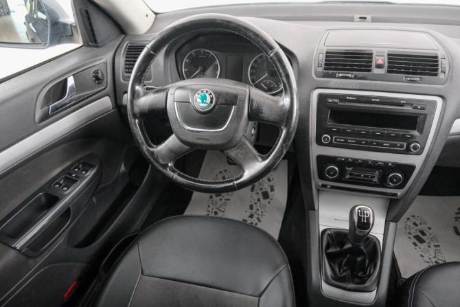 Skoda Octavia II (A5) Рестайлинг с пробегом 2012 года, цена 829 000 рублей, 210000 км, лифтбек, Автокод Объявления