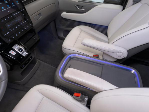 Hyundai Staria I с пробегом 2024 года, цена 8 050 000 рублей, 22989 км, минивэн, Автокод Объявления
