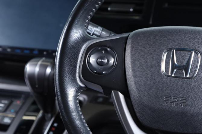 Honda Stepwgn V с пробегом 2015 года, цена 1 869 000 рублей, 112000 км, минивэн, Автокод Объявления