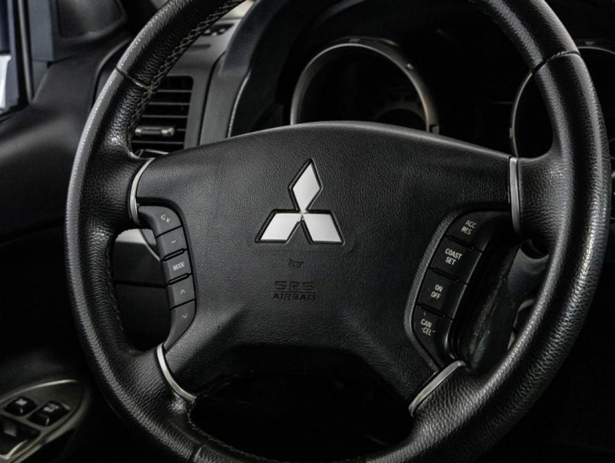 Mitsubishi Pajero IV Рестайлинг 1 Санкт-Петербург  - изображение 12