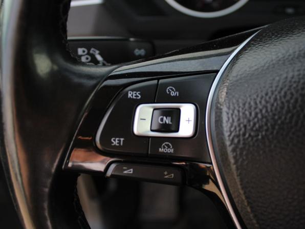 Volkswagen Tiguan II с пробегом 2018 года, цена 1 899 000 рублей, 133526 км, внедорожник, Автокод Объявления