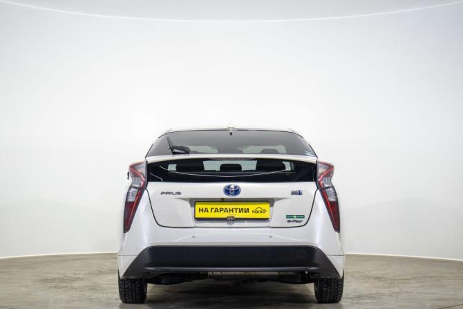 Toyota Prius IV (XW50) с пробегом 2016 года, цена 1 929 000 рублей, 134637 км, лифтбек, Автокод Объявления