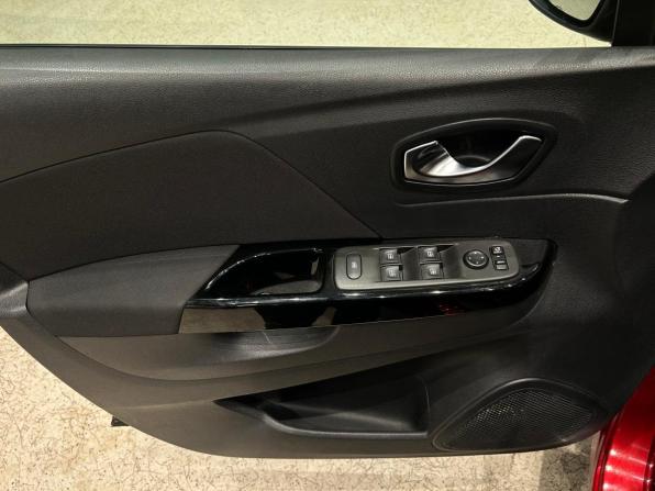 Renault Kaptur I Рестайлинг с пробегом 2021 года, цена 1 649 000 рублей, 68185 км, внедорожник, Автокод Объявления