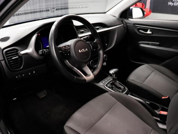 Kia Rio IV Рестайлинг с пробегом 2021 года, цена 1 899 000 рублей, 27076 км, хэтчбек, Автокод Объявления
