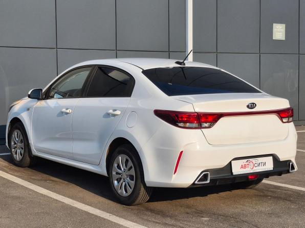Kia Rio IV Рестайлинг с пробегом 2021 года, цена 1 000 000 рублей, 197000 км, седан, Автокод Объявления