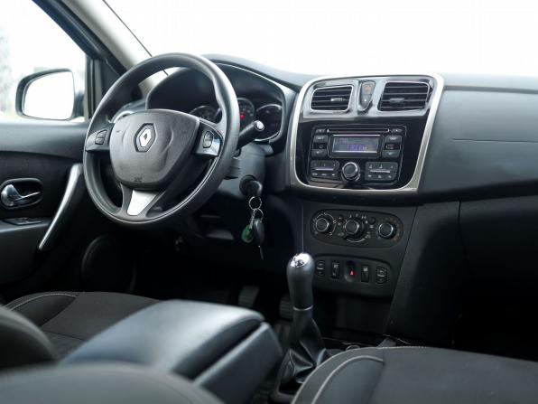 Renault Logan II с пробегом 2015 года, цена 899 000 рублей, 36564 км, седан, Автокод Объявления