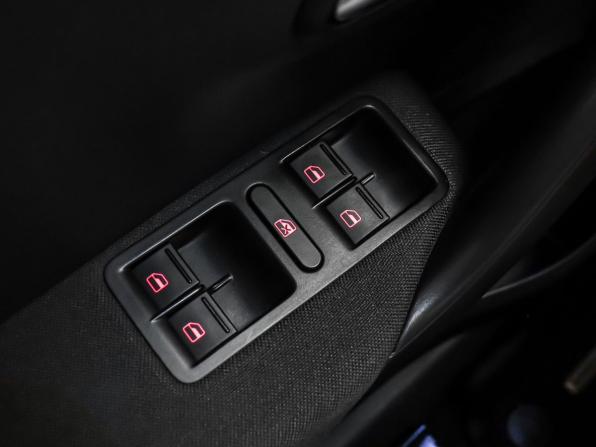 Volkswagen Polo V Рестайлинг с пробегом 2016 года, цена 1 049 000 рублей, 130038 км, седан, Автокод Объявления