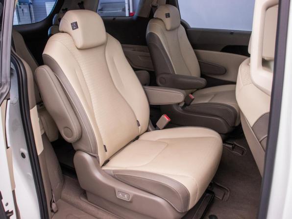 Kia Carnival IV с пробегом 2022 года, цена 4 220 000 рублей, 63497 км, минивэн, Автокод Объявления