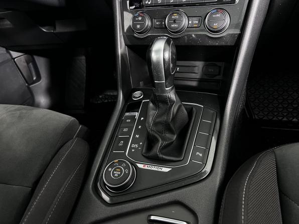 Volkswagen Tiguan II с пробегом 2017 года, цена 2 150 000 рублей, 217000 км, внедорожник, Автокод Объявления