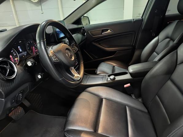 Mercedes-Benz GLA I (X156) Рестайлинг с пробегом 2019 года, цена 2 380 000 рублей, 112218 км, внедорожник, Автокод Объявления