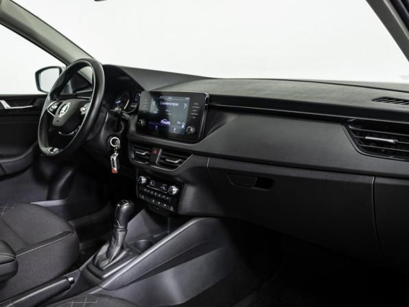 Skoda Rapid II с пробегом 2021 года, цена 1 577 000 рублей, 62210 км, лифтбек, Автокод Объявления