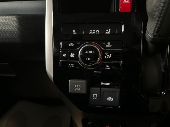 Toyota Roomy I Рестайлинг с пробегом 2021 года, цена 1 410 000 рублей, 55237 км, минивэн, Автокод Объявления