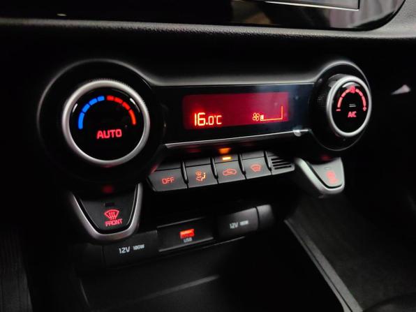 Kia Rio IV Рестайлинг с пробегом 2020 года, цена 1 449 000 рублей, 74077 км, седан, Автокод Объявления