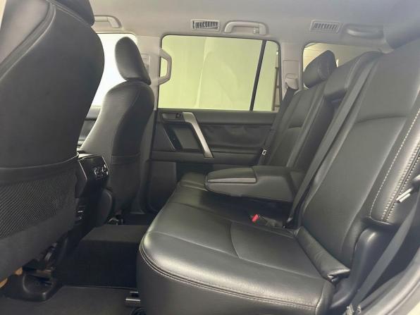 Toyota Land Cruiser Prado 150 Series Рестайлинг 1 с пробегом 2013 года, цена 3 179 000 рублей, 130000 км, внедорожник, Автокод Объявления