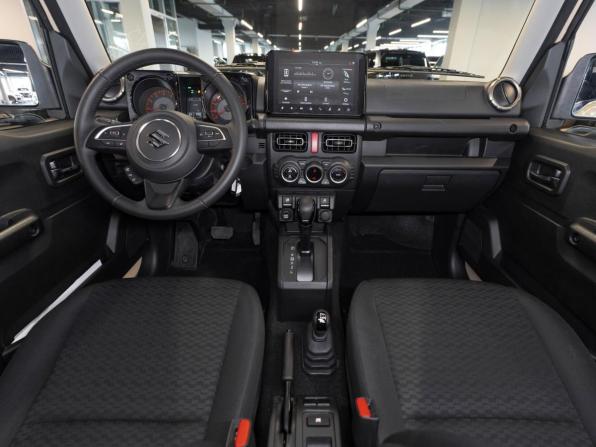 Suzuki Jimny IV с пробегом 2025 года, цена 4 200 000 рублей, 31 км, внедорожник, Автокод Объявления