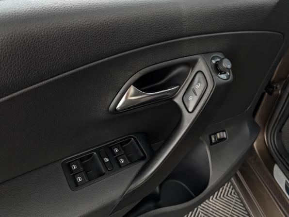 Volkswagen Polo V Рестайлинг с пробегом 2017 года, цена 925 000 рублей, 194509 км, седан, Автокод Объявления