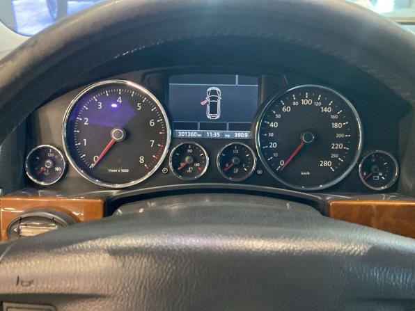 Volkswagen Touareg I Рестайлинг с пробегом 2008 года, цена 840 000 рублей, 300000 км, внедорожник, Автокод Объявления