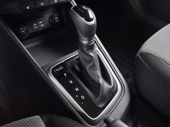 Hyundai Solaris II с пробегом 2018 года, цена 1 399 999 рублей, 52106 км, седан, Автокод Объявления
