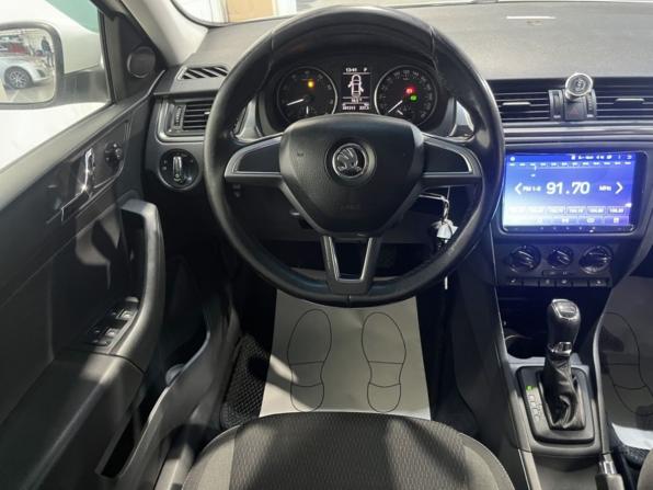 Skoda Rapid I с пробегом 2015 года, цена 855 000 рублей, 301309 км, лифтбек, Автокод Объявления