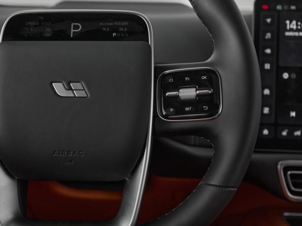 Li Auto (Lixiang) L9 I Рестайлинг с пробегом 2025 года, цена 8 979 000 рублей, 10 км, внедорожник, Автокод Объявления