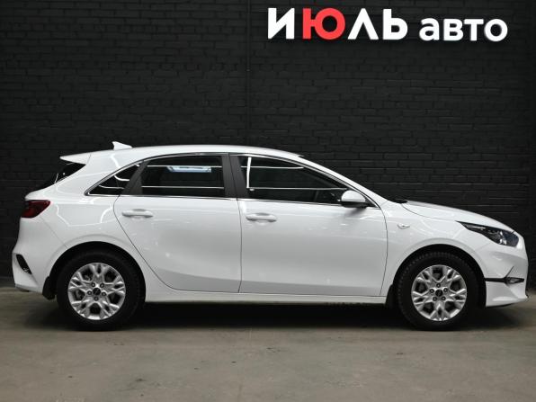 Kia Ceed III Рестайлинг с пробегом 2022 года, цена 2 290 000 рублей, 47420 км, хэтчбек, Автокод Объявления