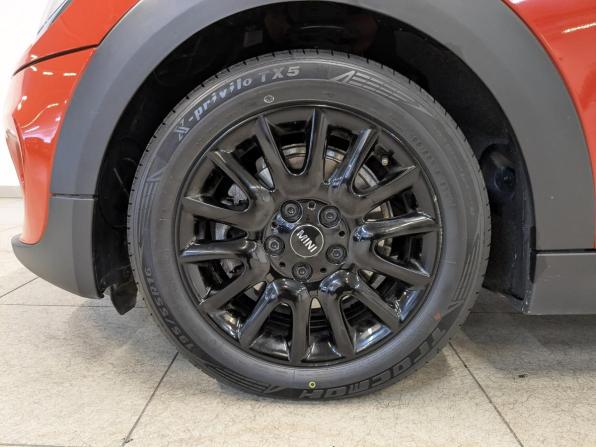 Mini Hatch III (F55/F56) Рестайлинг с пробегом 2021 года, цена 2 640 000 рублей, 11637 км, хэтчбек, Автокод Объявления