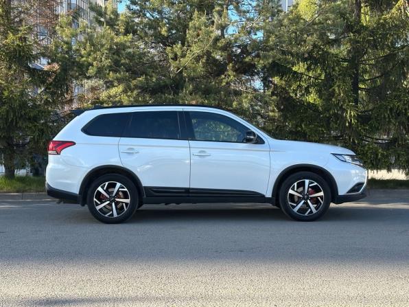 Mitsubishi Outlander III Рестайлинг 3 с пробегом 2021 года, цена 2 499 000 рублей, 128126 км, внедорожник, Автокод Объявления