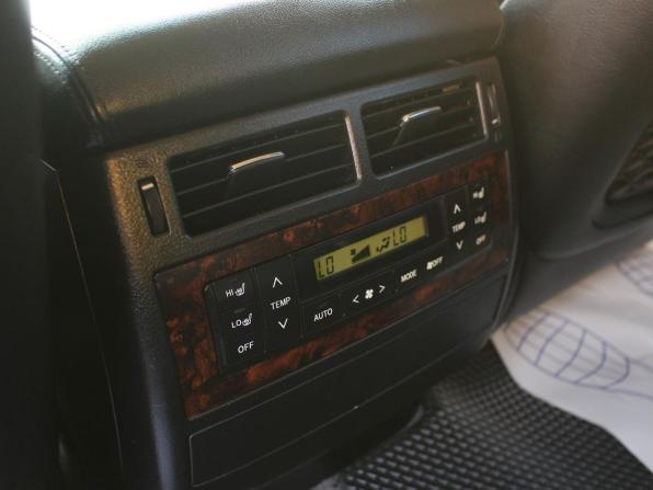 Toyota Land Cruiser 200 Series Рестайлинг 1 с пробегом 2012 года, цена 3 402 000 рублей, 209440 км, внедорожник, Автокод Объявления