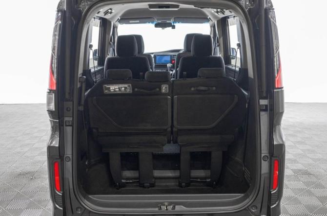 Honda Stepwgn V с пробегом 2016 года, цена 2 049 000 рублей, 110000 км, минивэн, Автокод Объявления