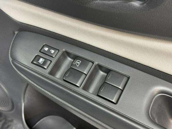Nissan Note II Рестайлинг с пробегом 2018 года, цена 900 000 рублей, 135257 км, хэтчбек, Автокод Объявления