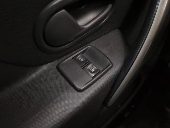 Renault Logan II Рестайлинг с пробегом 2018 года, цена 695 000 рублей, 113946 км, седан, Автокод Объявления