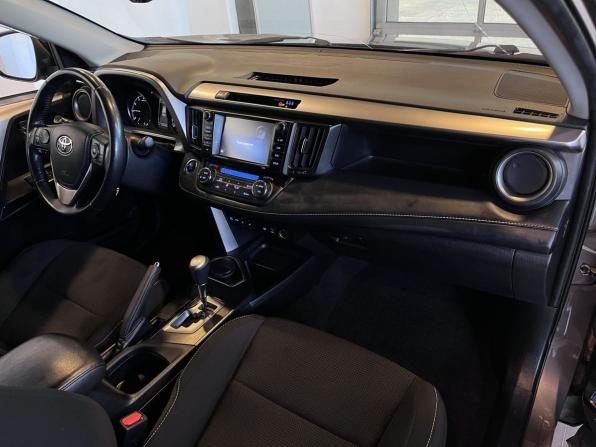 Toyota RAV4 IV (XA40) Рестайлинг с пробегом 2018 года, цена 2 732 500 рублей, 176164 км, внедорожник, Автокод Объявления