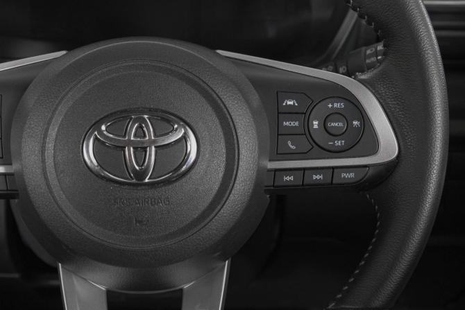 Toyota Raize I с пробегом 2021 года, цена 1 789 000 рублей, 52300 км, внедорожник, Автокод Объявления