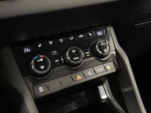 Skoda Karoq I с пробегом 2021 года, цена 2 277 000 рублей, 106543 км, внедорожник, Автокод Объявления