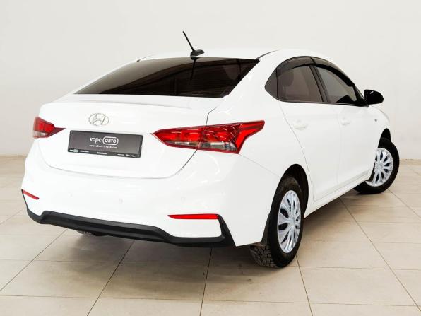 Hyundai Solaris II с пробегом 2017 года, цена 911 000 рублей, 178607 км, седан, Автокод Объявления