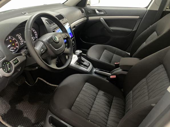 Skoda Octavia II (A5) Рестайлинг с пробегом 2012 года, цена 895 000 рублей, 137246 км, лифтбек, Автокод Объявления