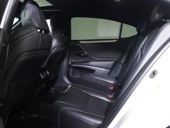 Lexus ES VII с пробегом 2018 года, цена 3 390 000 рублей, 147853 км, седан, Автокод Объявления