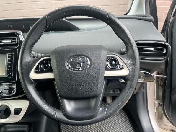 Toyota Prius IV (XW50) с пробегом 2016 года, цена 1 570 000 рублей, 140614 км, лифтбек, Автокод Объявления