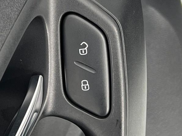 Volkswagen Polo V Рестайлинг с пробегом 2018 года, цена 830 000 рублей, 172000 км, седан, Автокод Объявления